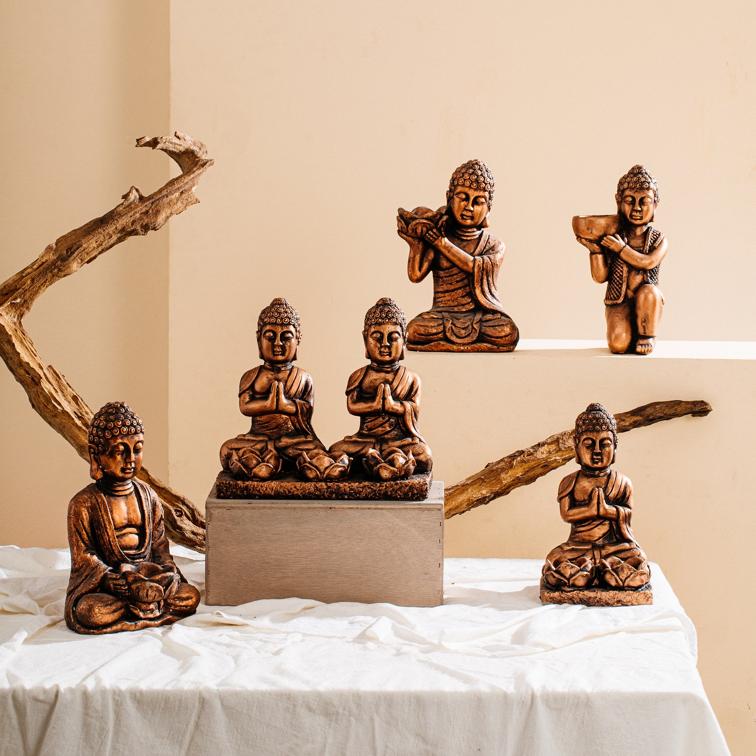 Wholesale retro antique car home ornaments small luxury bronze cement buddha statue