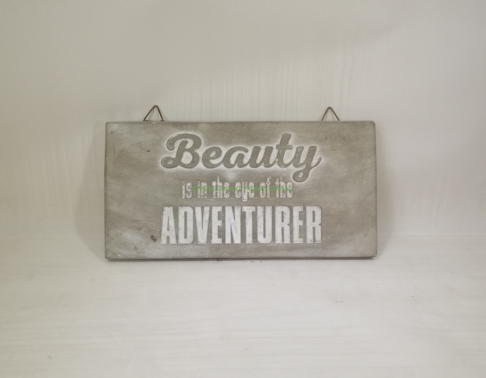 doorplate in cement white color 