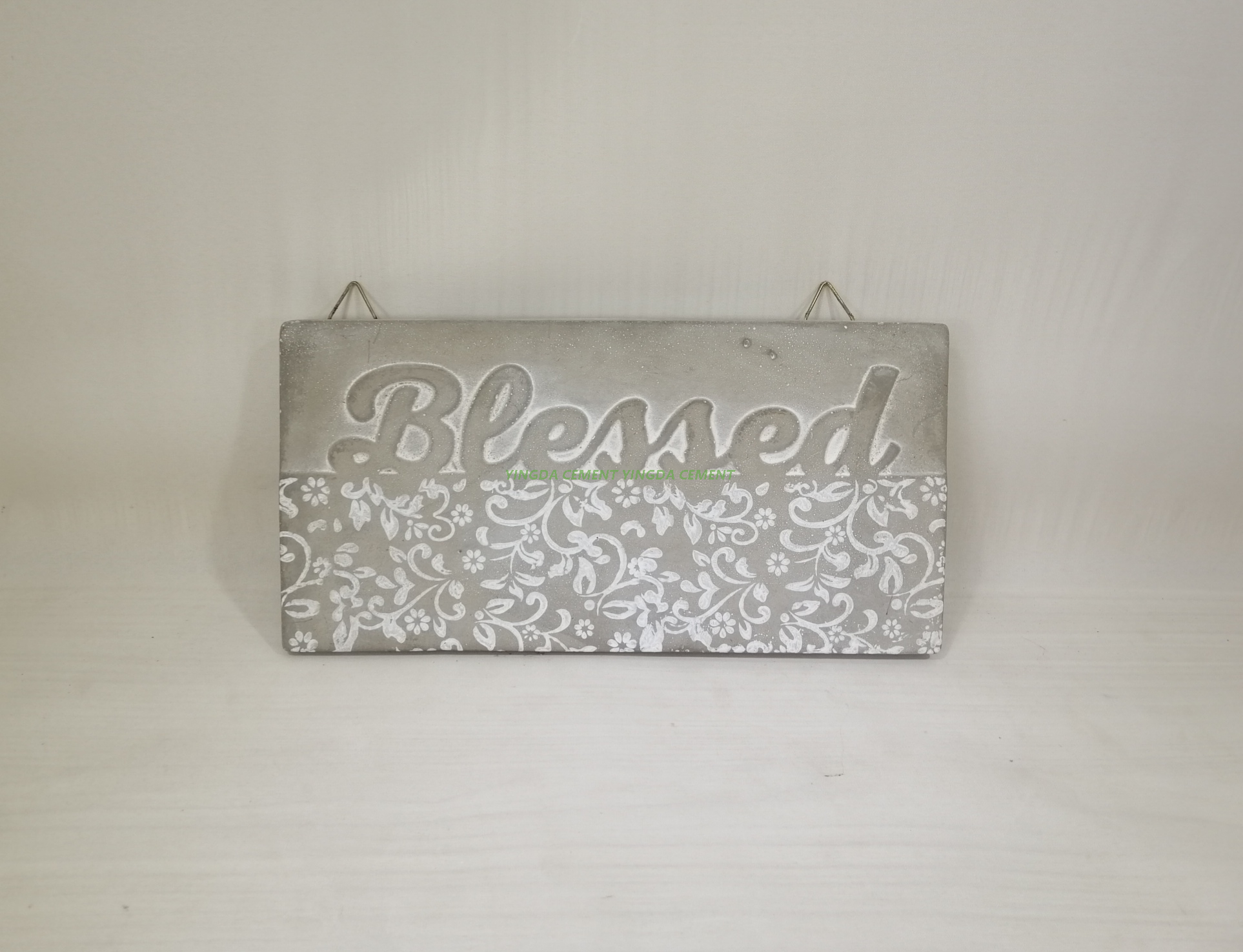 doorplate in cement white color 