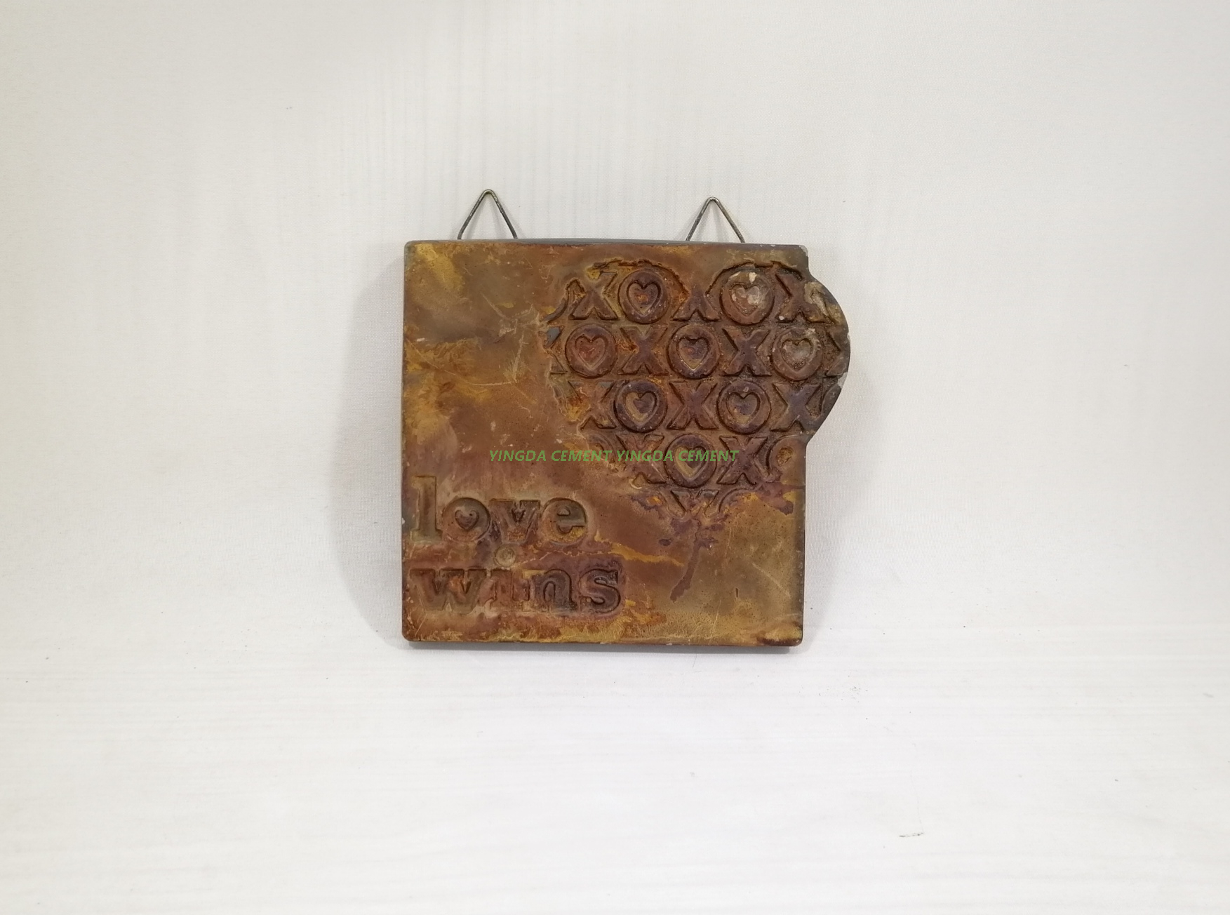 doorplate in cement rust color 