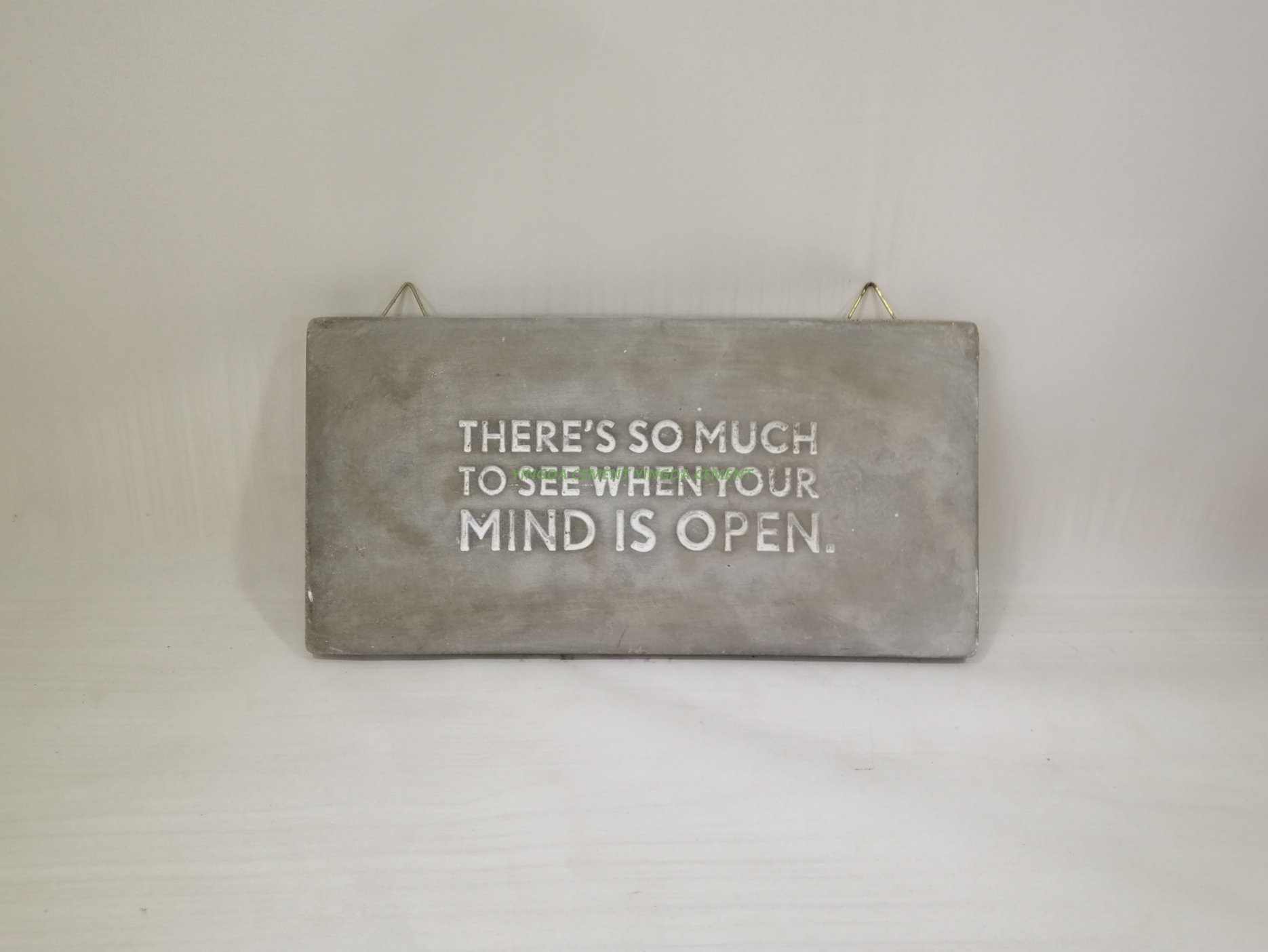 doorplate in cement white color 