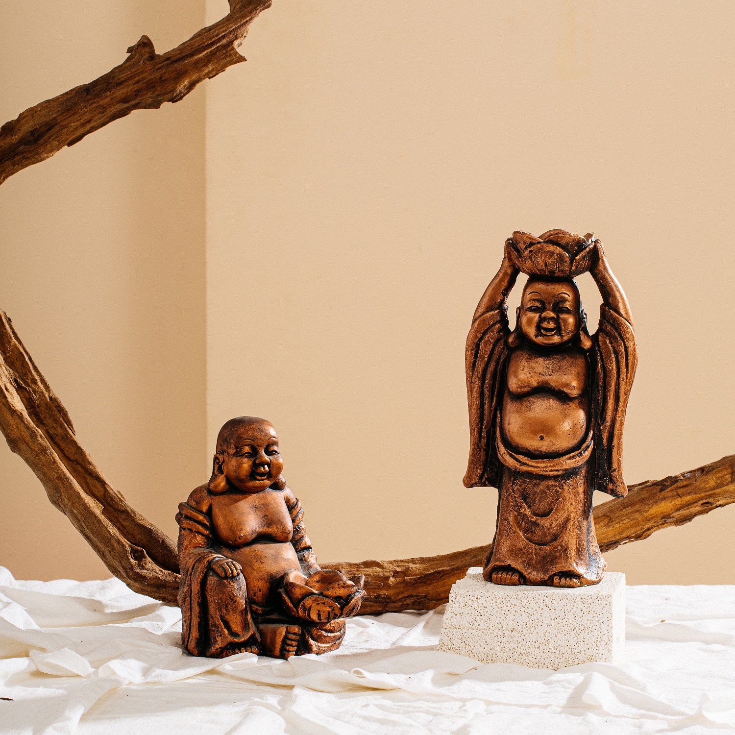 Wholesale retro antique car home ornaments small luxury bronze cement buddha statue