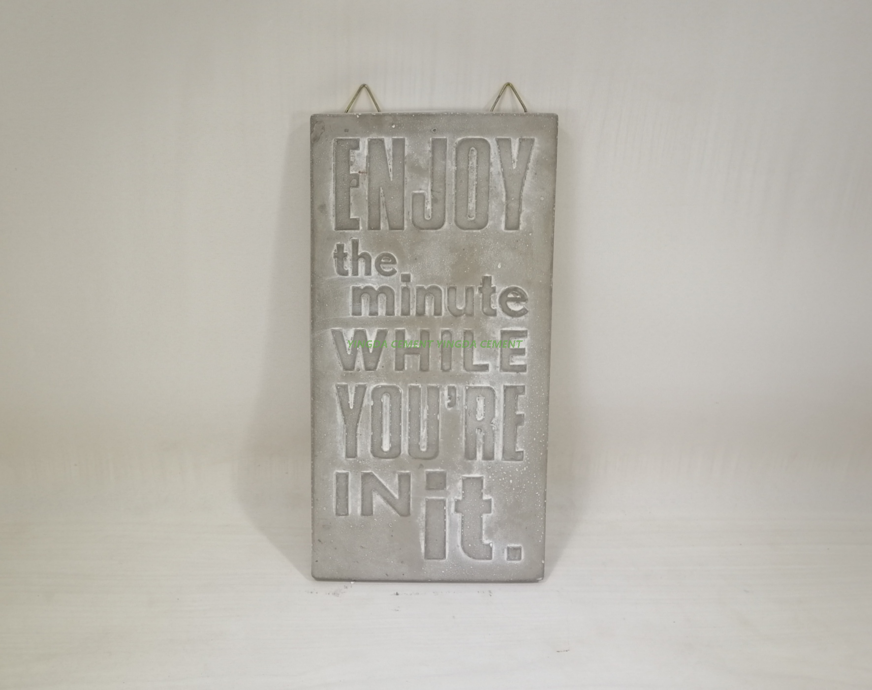 doorplate in cement white color 