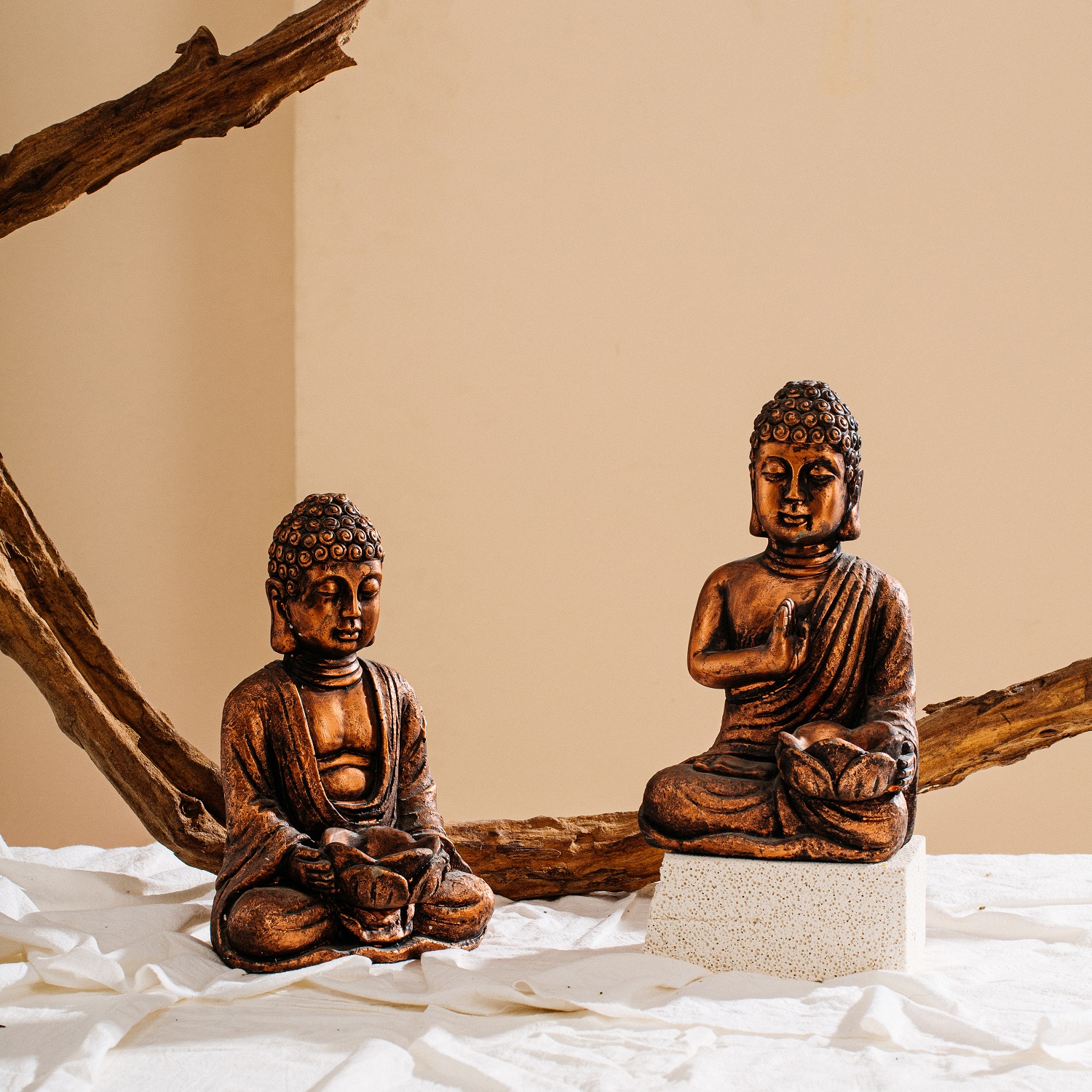 Wholesale retro antique car home ornaments small luxury bronze cement buddha statue