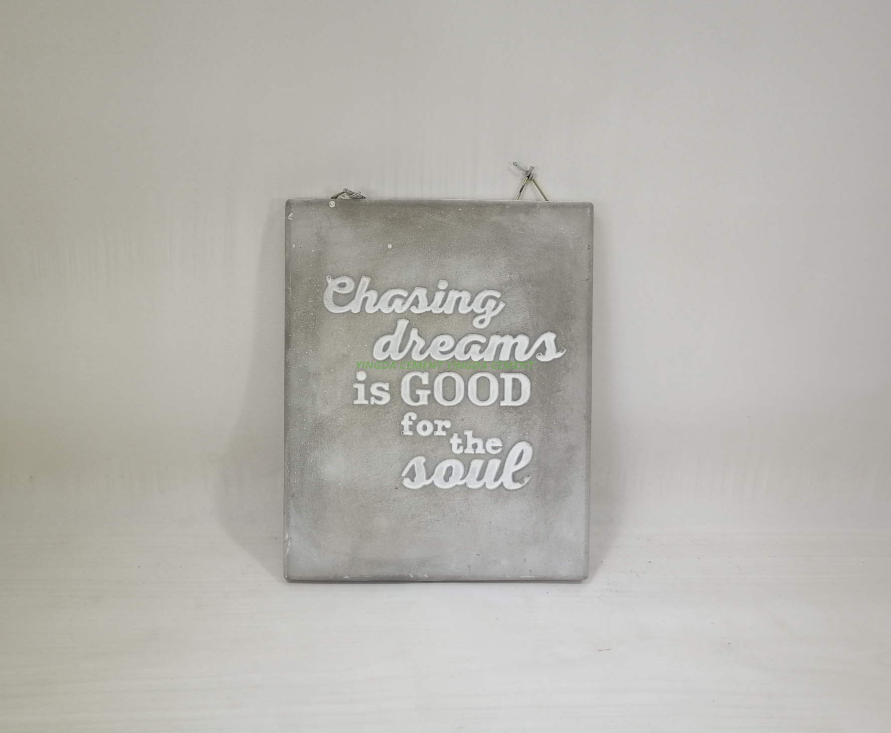 doorplate in cement white color 