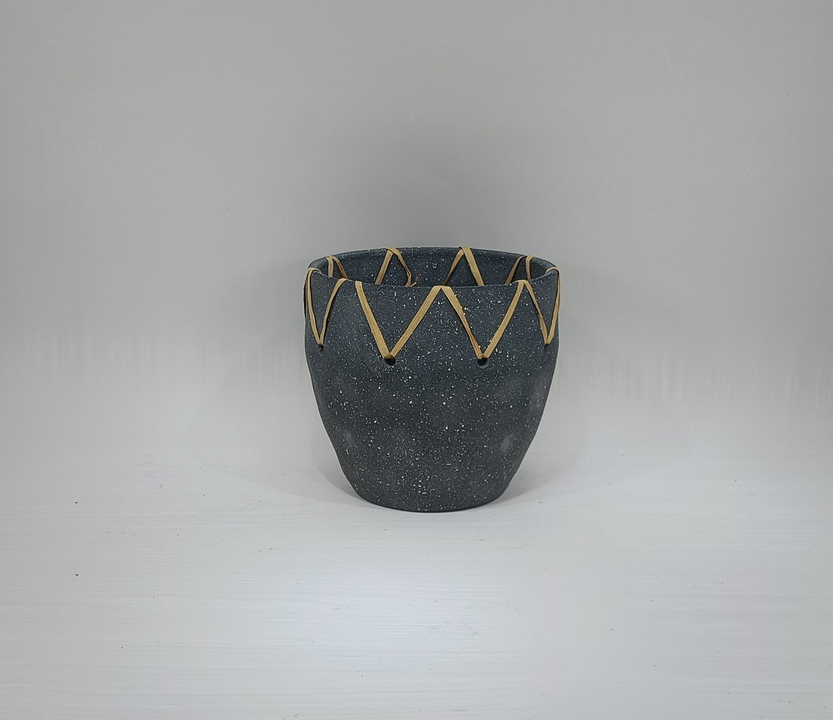 Factory direct sales cheap indoor tabletop modern home decor black matte cement flowers vase