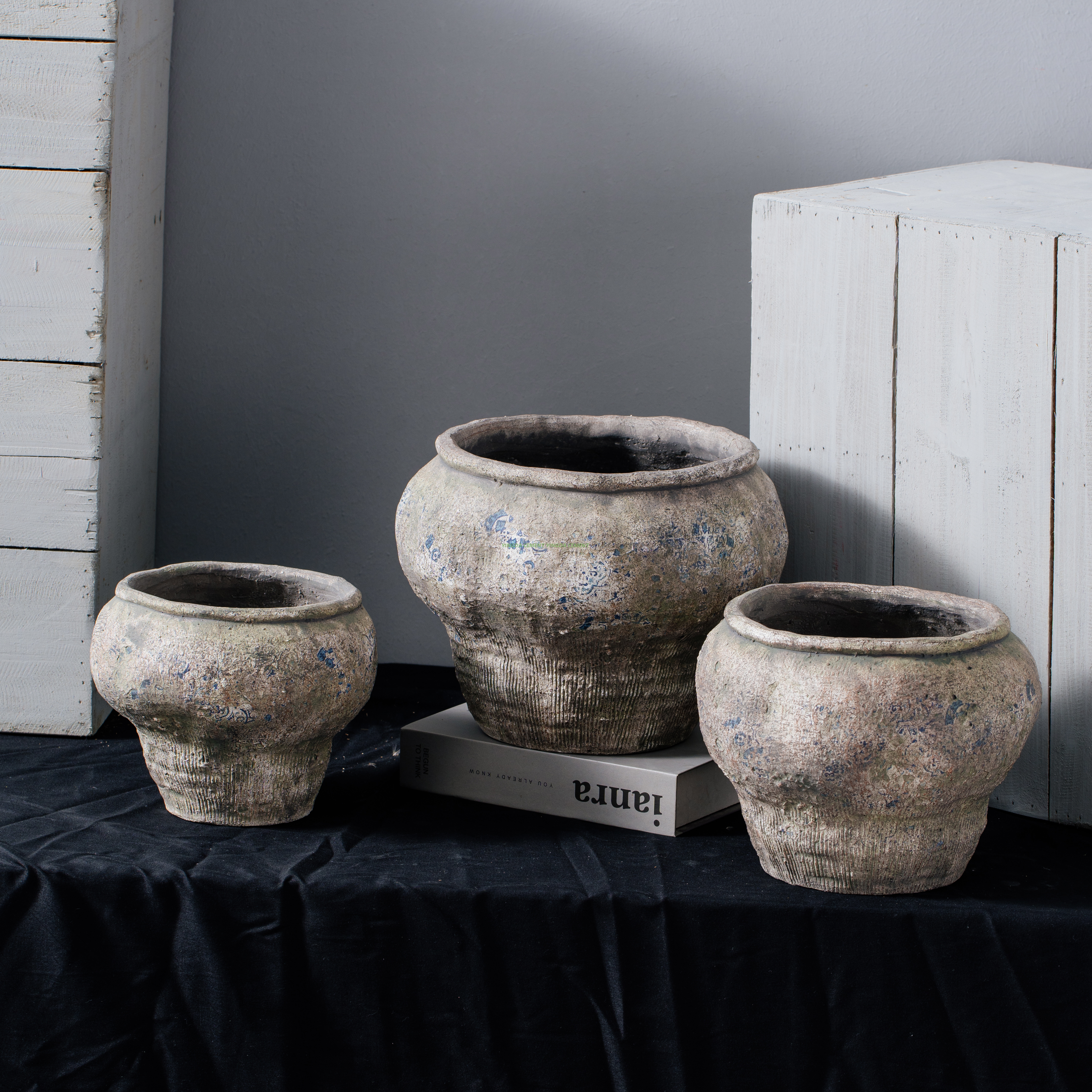 High quality factory direct sales black small planter pot cement concrete plant flower pots