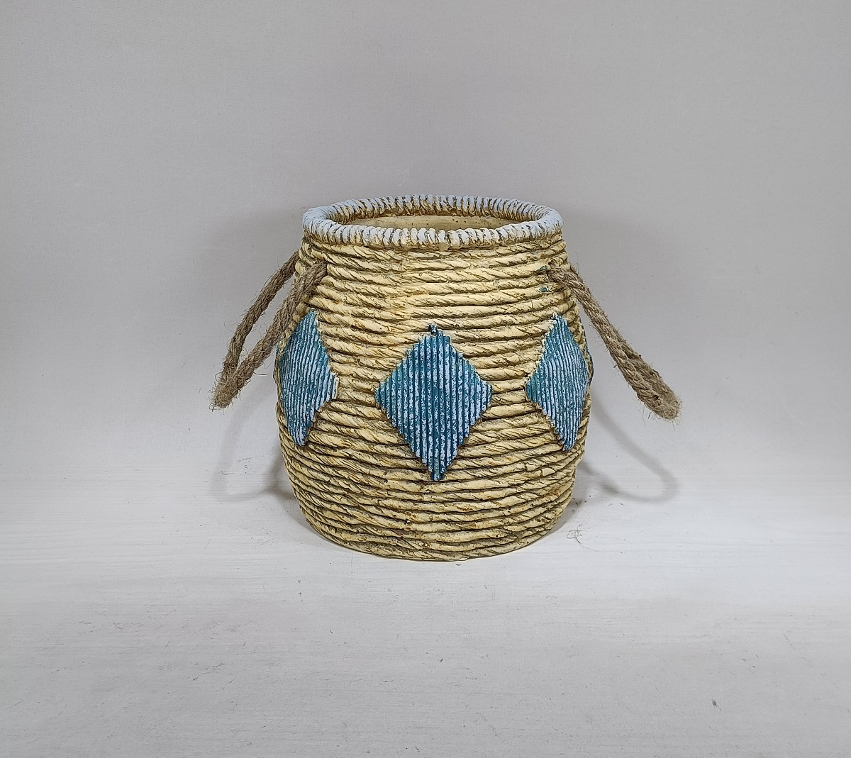 Modern novelty balcony decoration cement flower pot hanging planter pots with jute handle