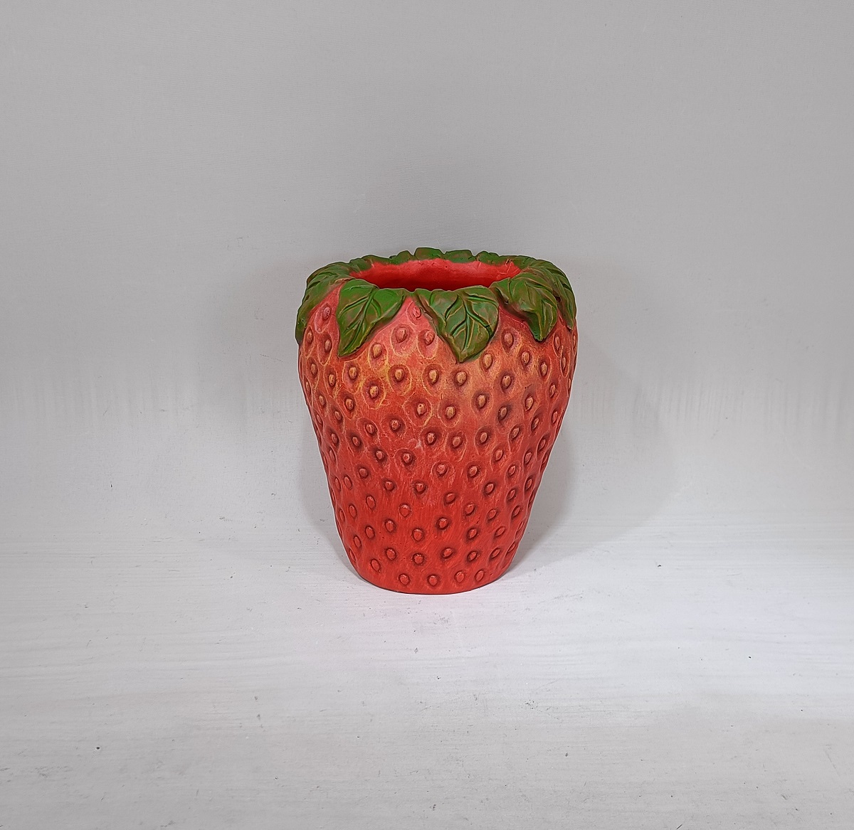 High quality cement garden pot fruits design strawberry shape cement pot for home decor