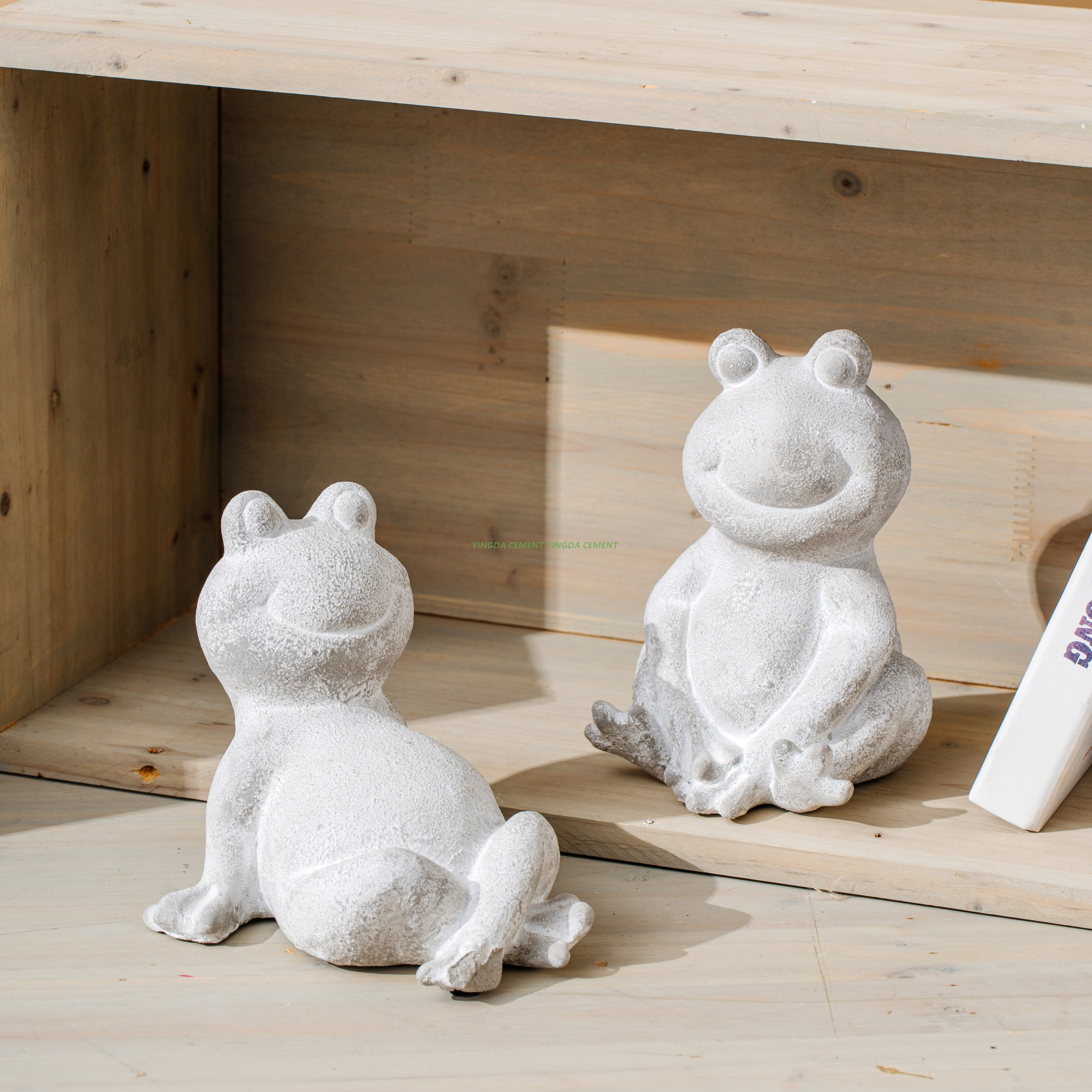 Wholesale Cement Frog Rose Flower Outdoor Statue Unique Housewarming Birthday Gifts