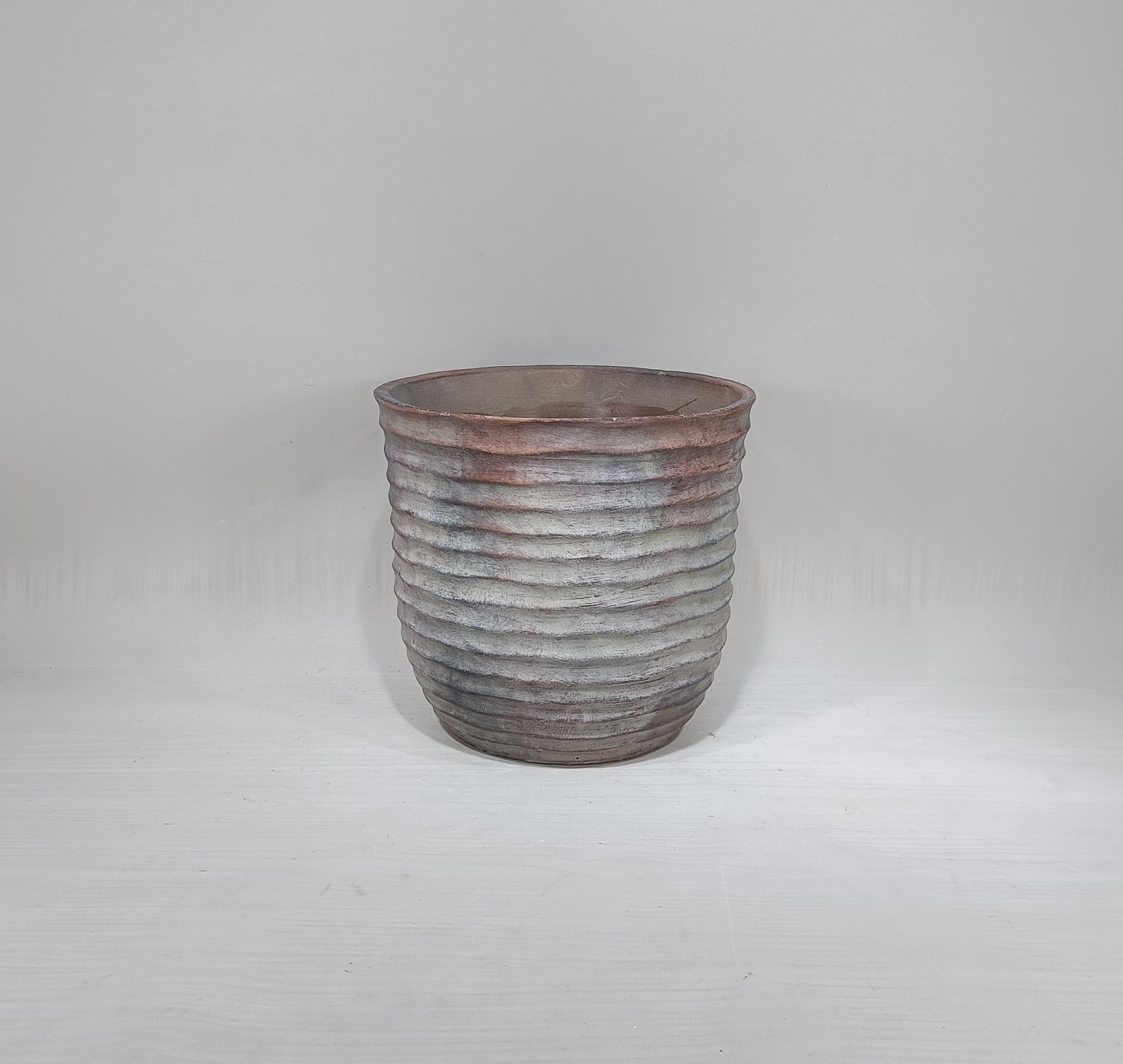 High quality customizable different sizes ripple rim design terracotta pot handmade cement pots for plants