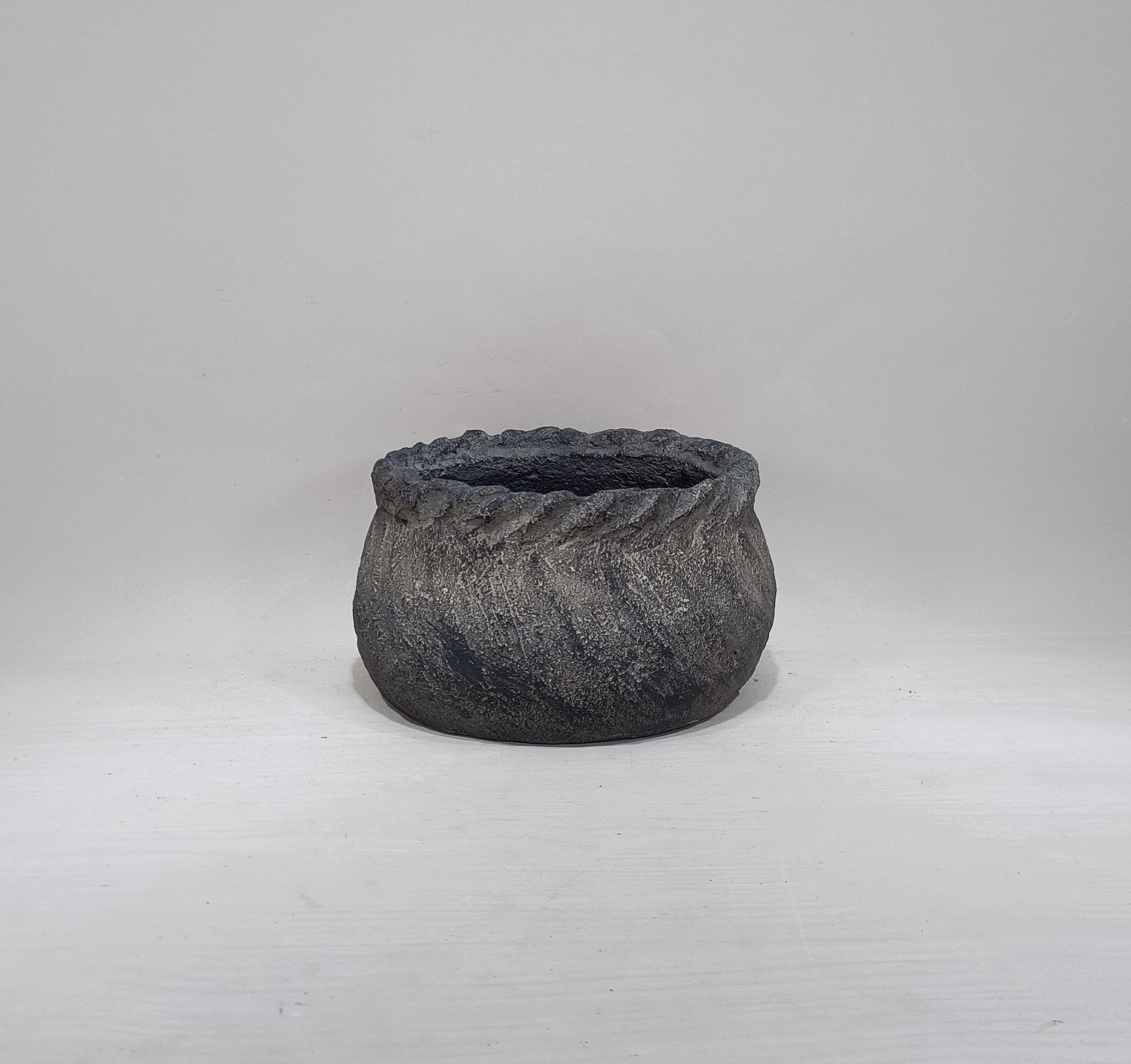 Wholesale custom logo matte concrete succulent pots cement garden flower pots for plants