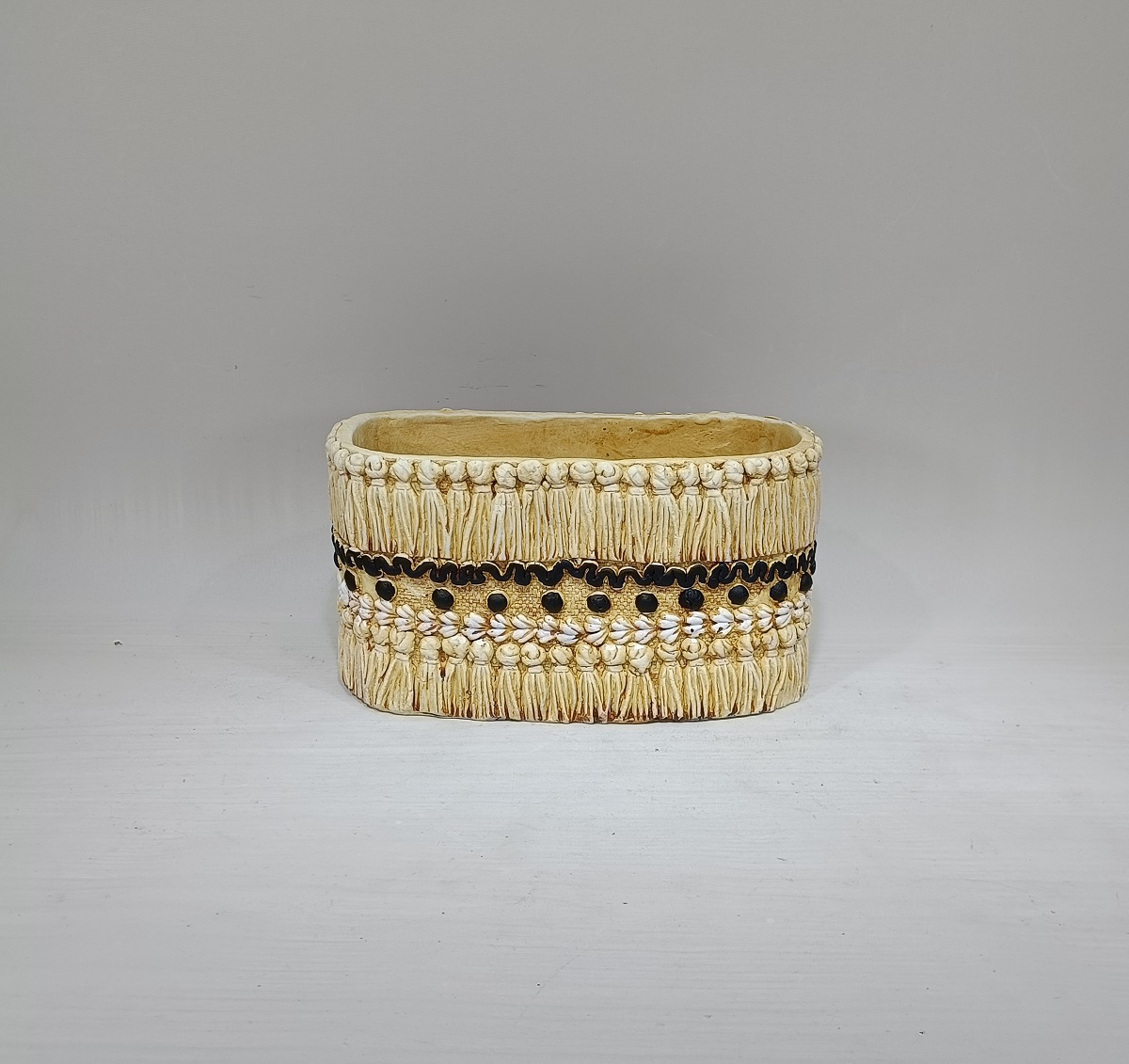 Wholesale embossed creative design garden tabletop decor planter pot cement succulent flower pots