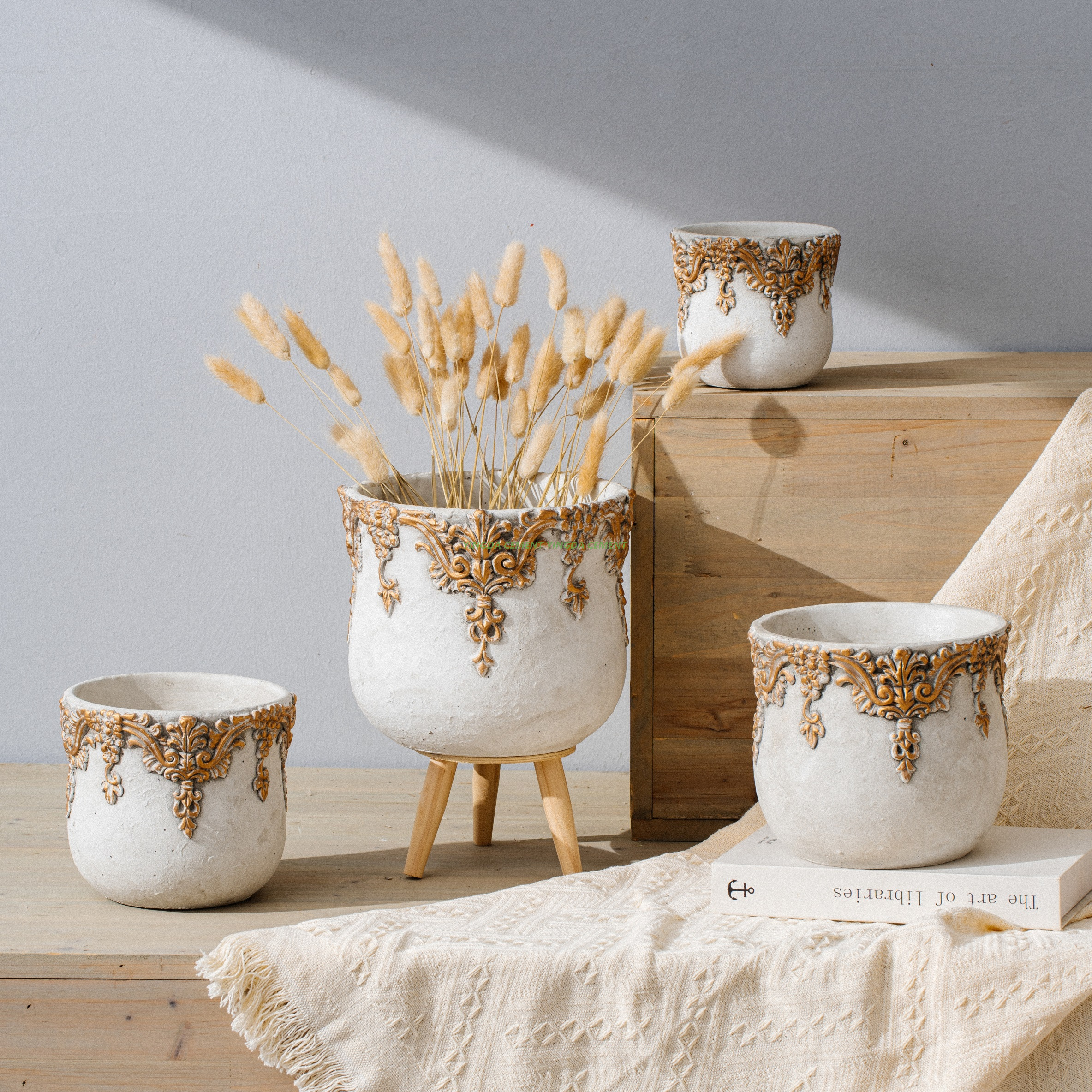 Modern Decorative Clay Planter Pot in Different Sizes