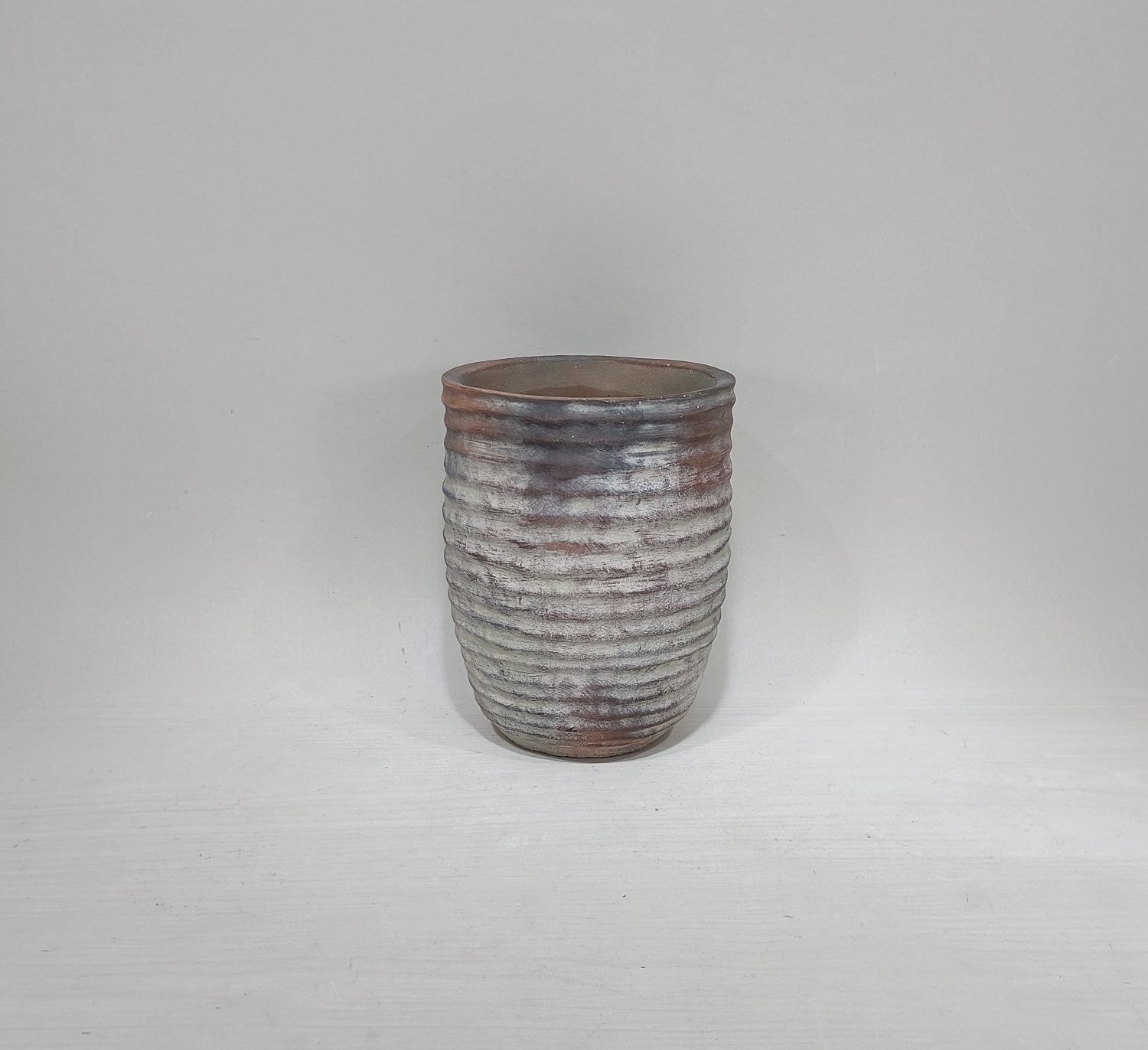 High quality customizable different sizes ripple rim design terracotta pot handmade cement pots for plants