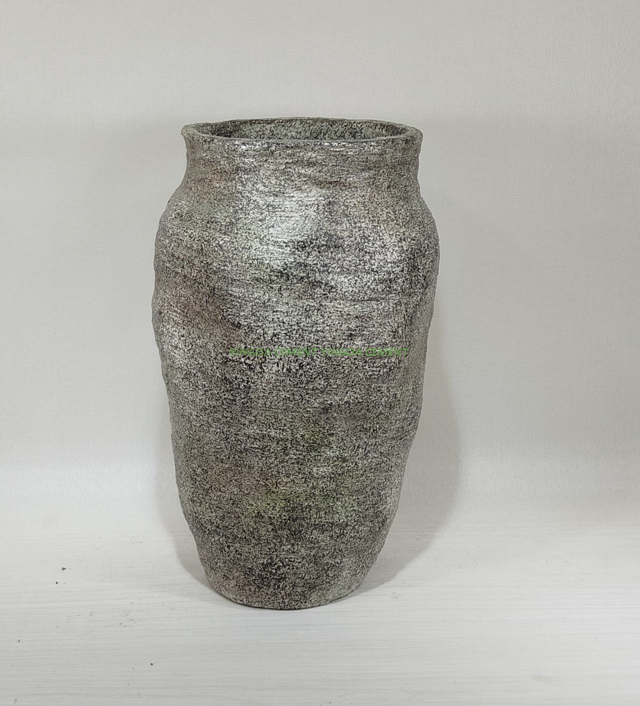 High quality modern embossed indoor outdoor decorative tabletop cement flower plant pot 