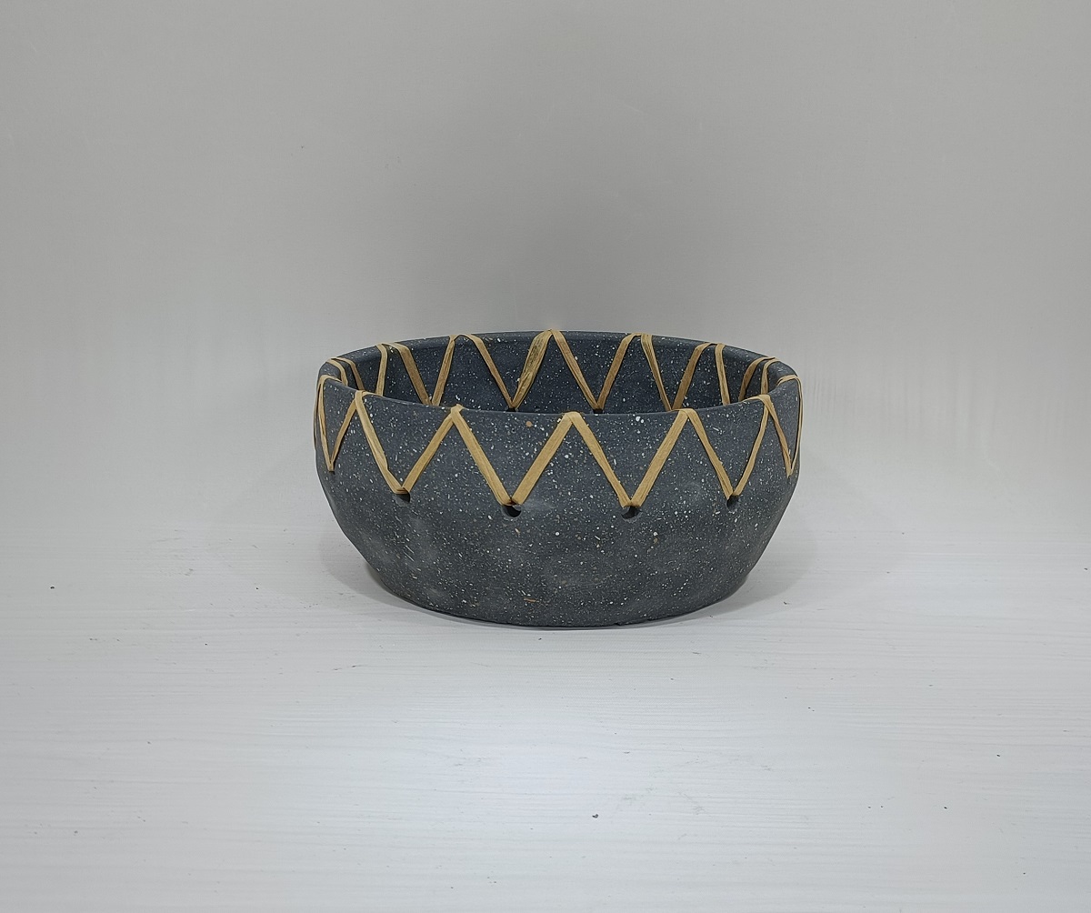 Wholesale european indoor outdoor decoration black matte cement retro garden flower pots planters