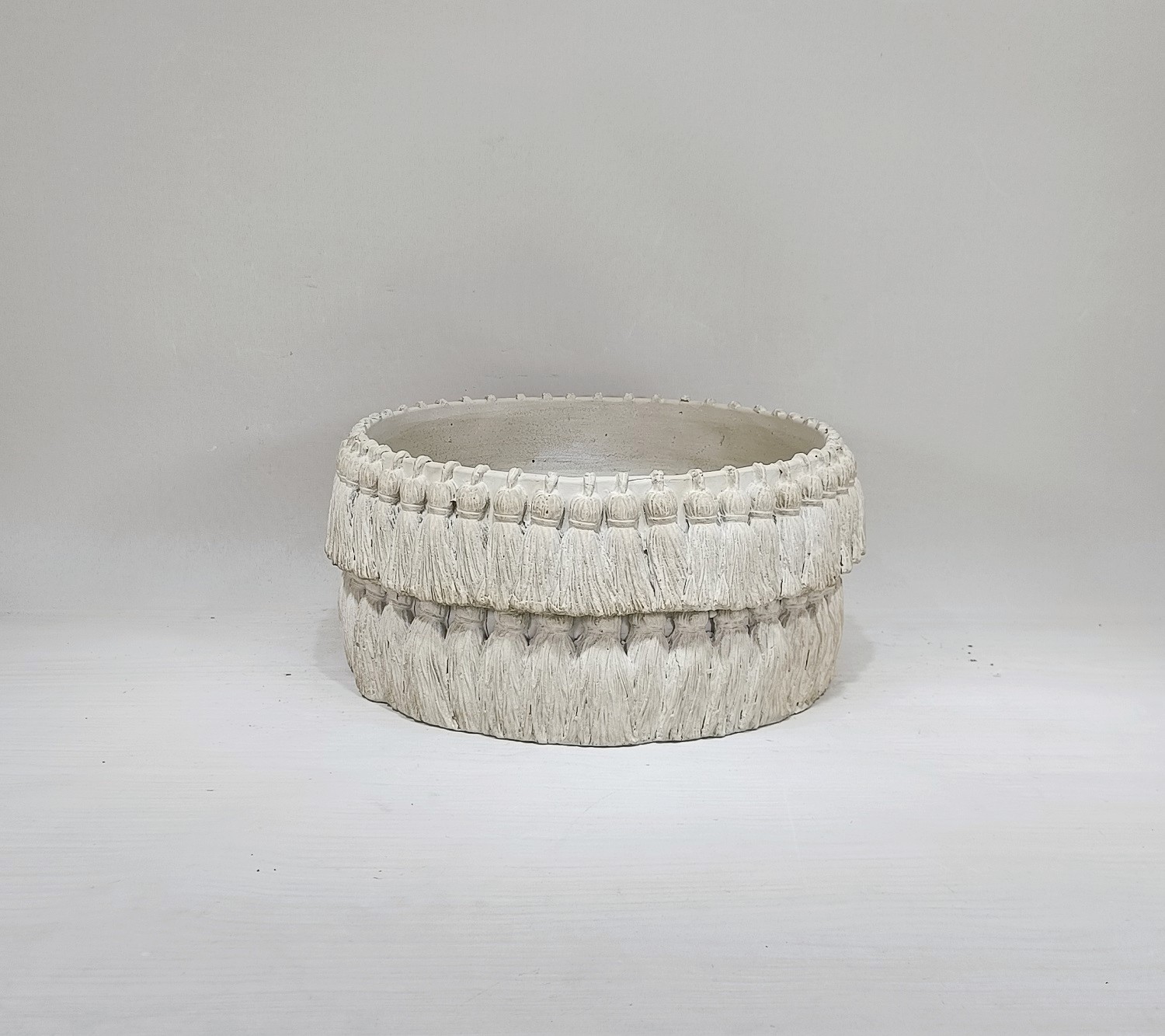 Cheap garden decoration succulent planter pots white color cement garden flower pots