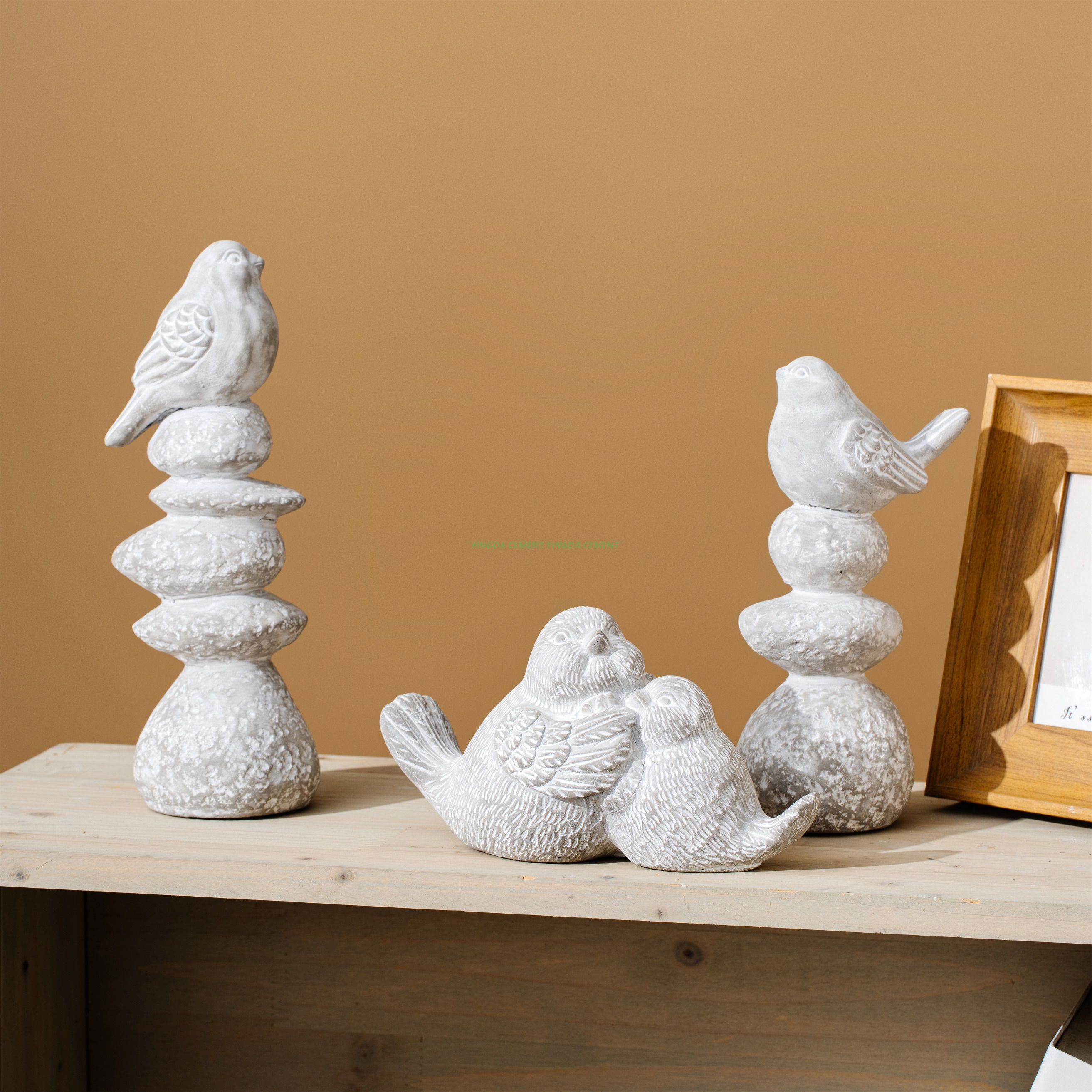 Hot Sale Modern Style Small Home Decor Hand Carved Cement Bird Figurines Garden Decoration Animal Pigeon Statue